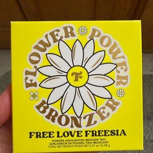 Trixie Cosmetics Flower Power Bronzer in Yellow